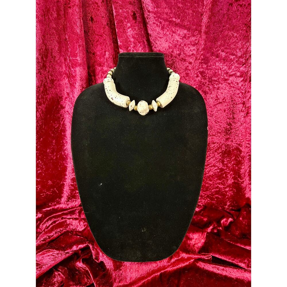 Vintage Jewelry - Chunky Costume Necklace - Faux Pebbled White Rocks - 16"